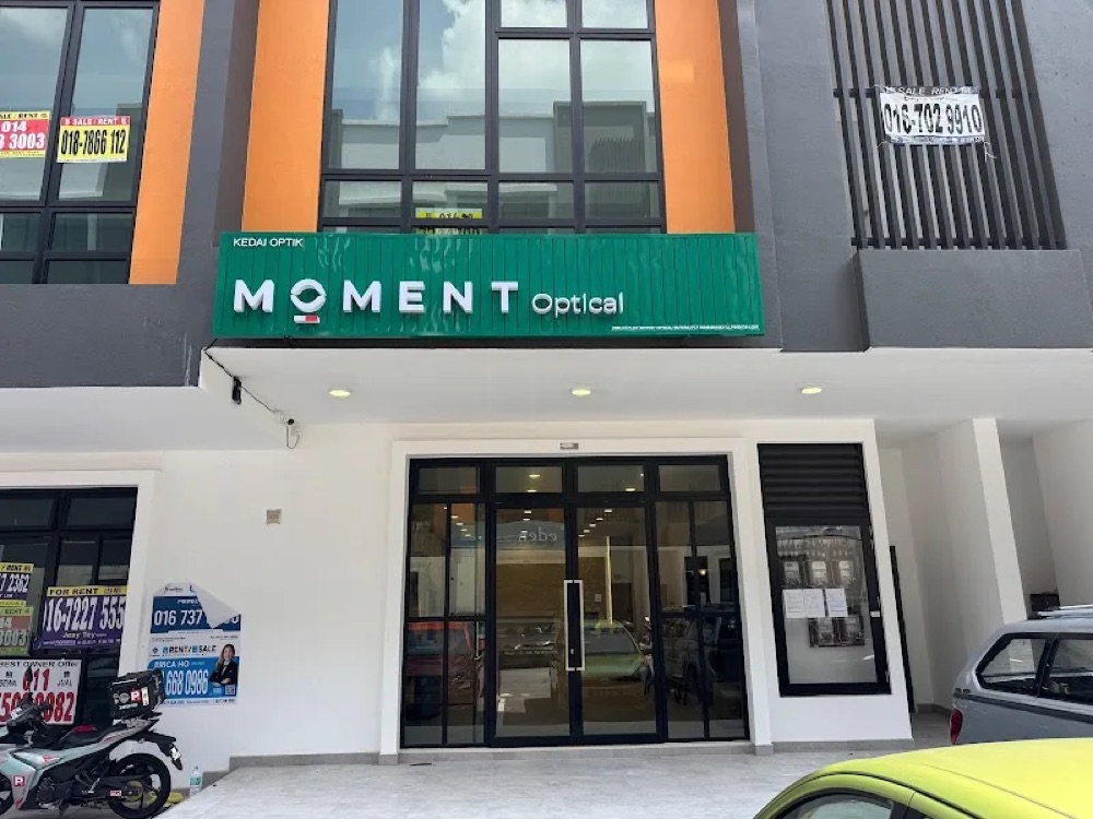Moment Optical Pelangi storefront